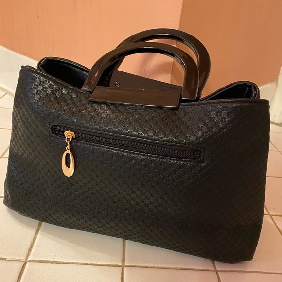 Black Quilted Handbag - Picture 3 of 5